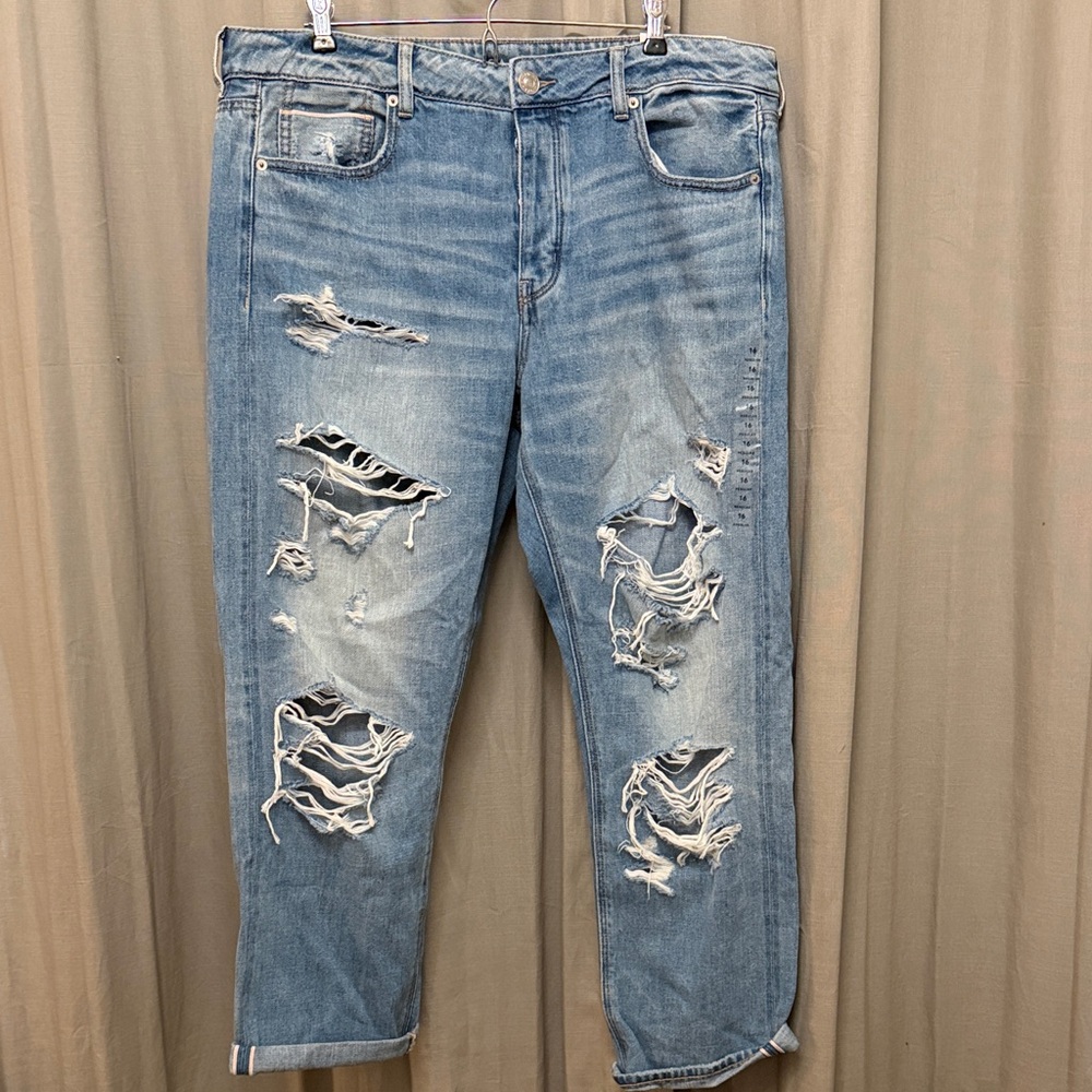 American Eagle Tomgirl low hip Jean